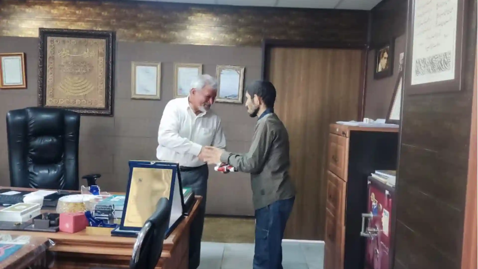 تقدیر از مربیان مجتمع خیریه آموزشی و توانبخشی رعد کرج